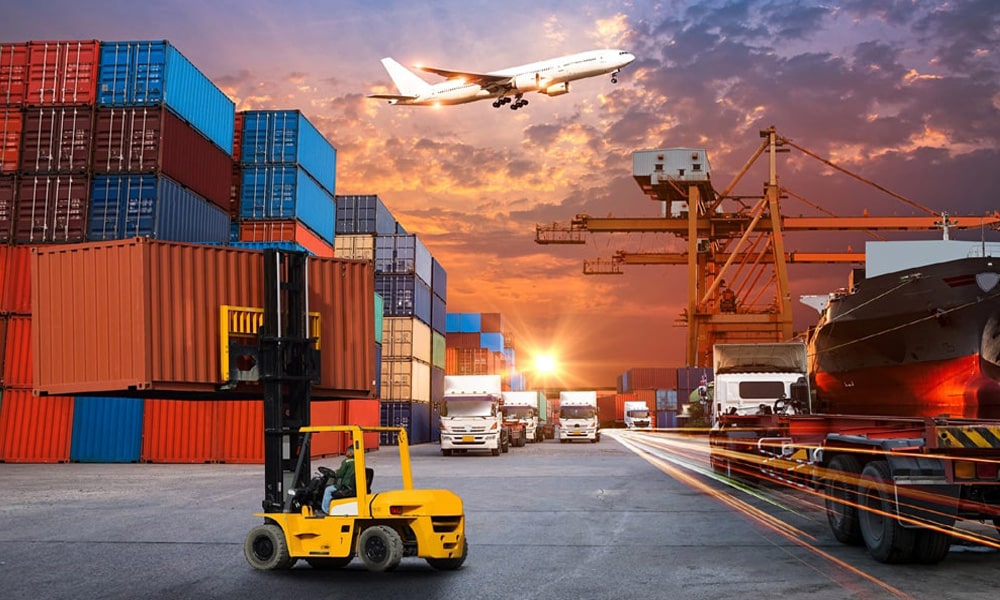 10 things you should know while choosing a career in logistics